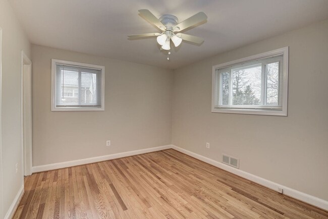 Building Photo - 3 Bed 2.5 Bathroom - Chevy Chase Rancher -...