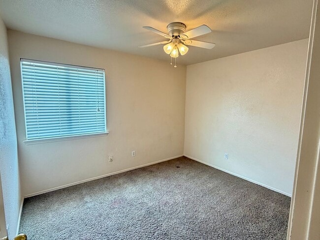 Building Photo - 2804 Blackburn Dr