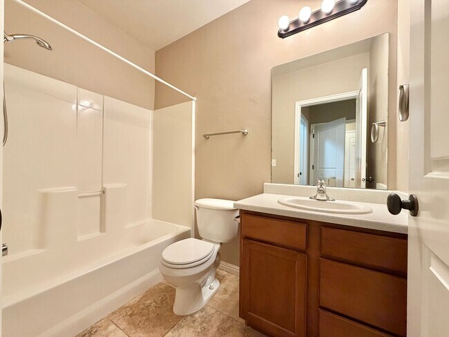 Building Photo - 14791 S Chandlerpoint Way