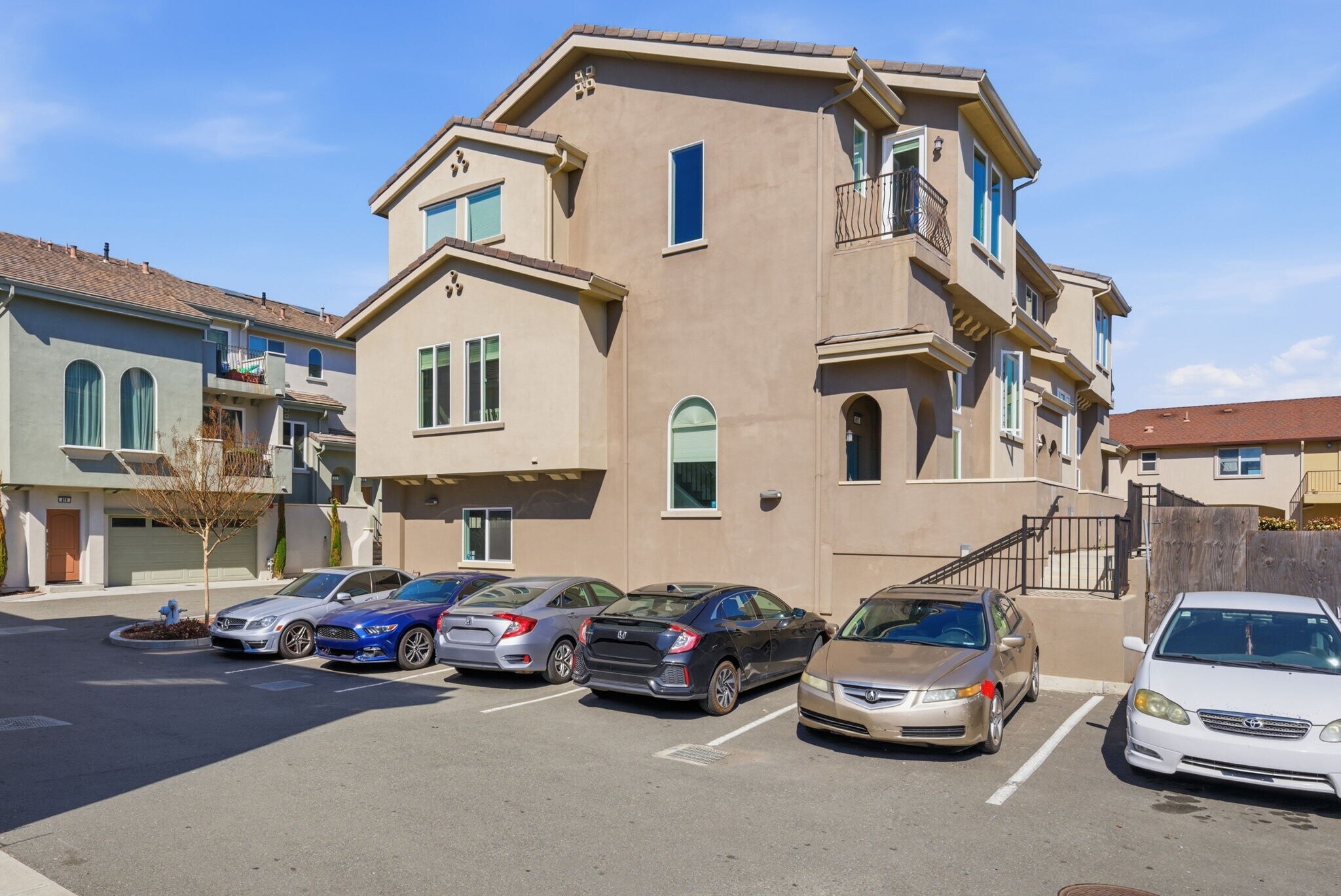 Building Photo - 817 Estancia Ter