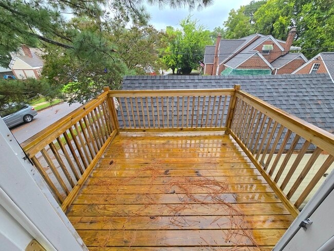 Building Photo - CUTE & COZY 2BED/1BATH DUPLEX FOR RENT - U...