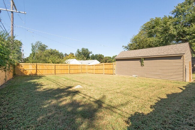 Building Photo - Location, Light & Lifestyle! 3-Bedroom Tulsa Beauty Near TU!