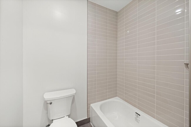 Building Photo - 119 Storms Ave