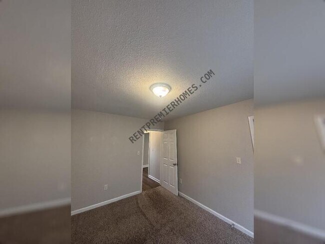 Building Photo - 12 Timberside Cove