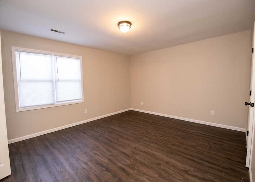 Building Photo - 130 Pierre Pl
