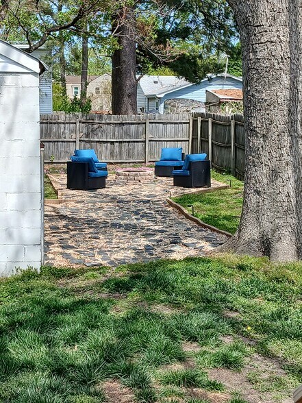 Building Photo - 6666 Hudson Ave