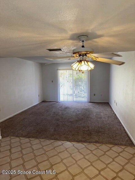 Building Photo - 2511 Country Club Dr