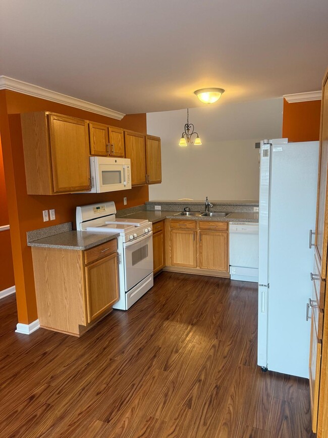 Building Photo - 7438 Lacy Dr