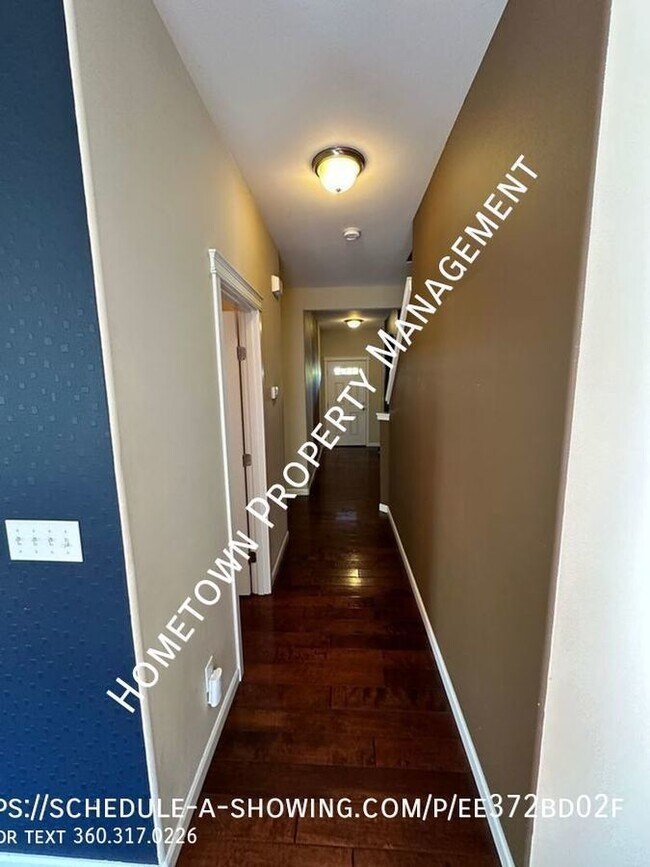 Building Photo - Custom 5 Bedroom Home in Freestone Station...