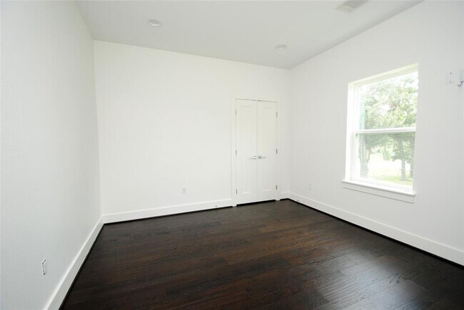 Building Photo - 7707 Jack Oak Ave