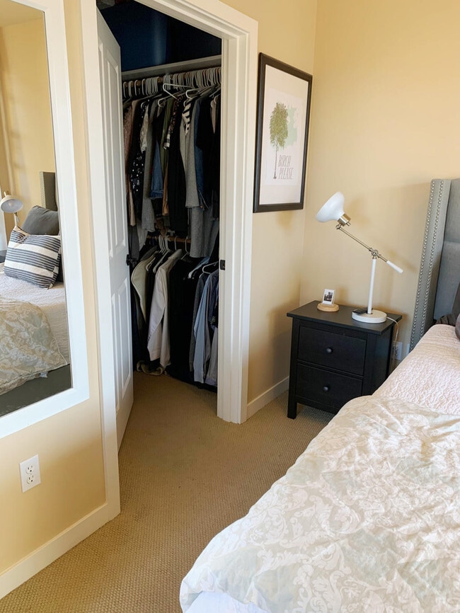 Building Photo - The Dakota Condominiums - 1 bedroom