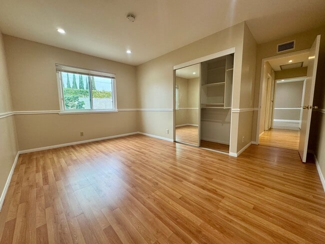 Building Photo - Charming 3 bedroom home in a great family ...