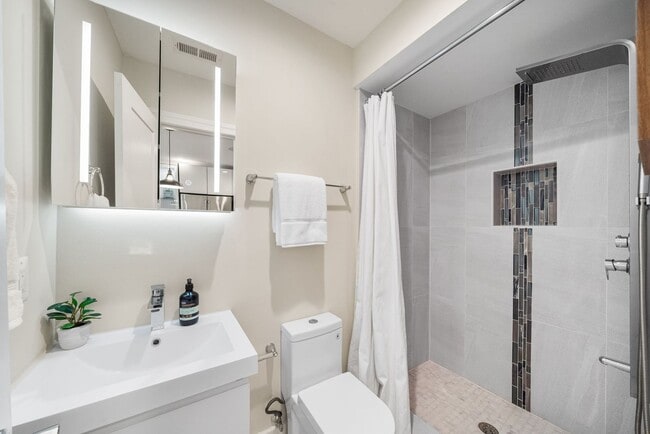 Building Photo - Stylish 2BR/2BA Bi-Level Condo with Private Roof Deck and Covered Parking!