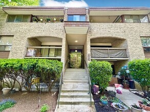 Building Photo - Welcome to your hidden Oasis!