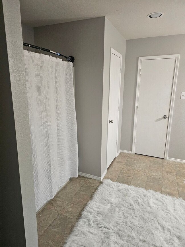 Building Photo - 3 BR/2.5BA | Updated Single Family Home | 2-Car Garage Parking | In Grand Prairie!