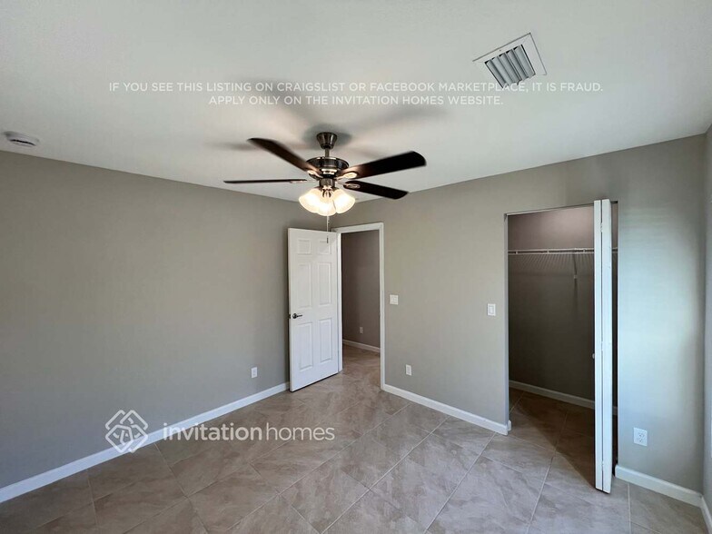 Building Photo - 1013 SW Majorca Ave