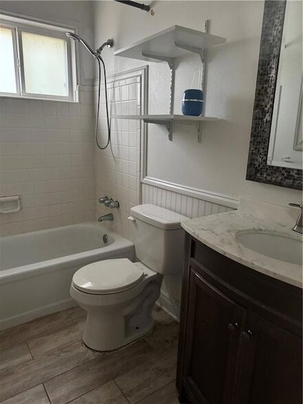 Building Photo - 306 Clover Dr