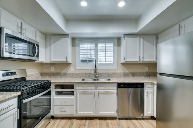 Building Photo - GORGEOUS 2 BEDROOMS CONDO*JUST COMPLETED UPGRADES*SOUTHWEST AREA*COMMUNITY AMENITIES*