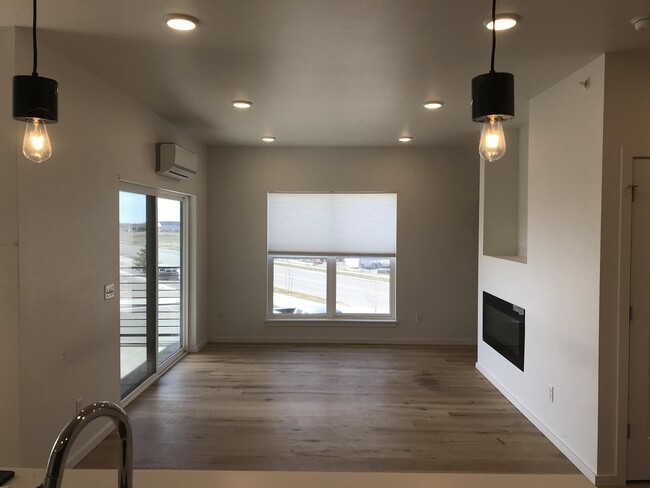 Building Photo - 2430 Tschache Ln