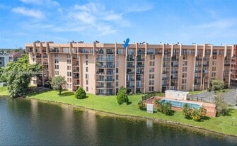 Building Photo - 9688 Fontainebleau Blvd