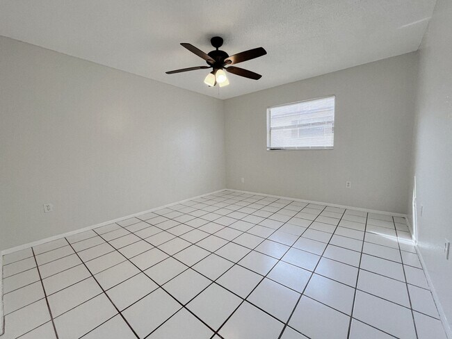 Building Photo - 5723 Silver Spur Dr