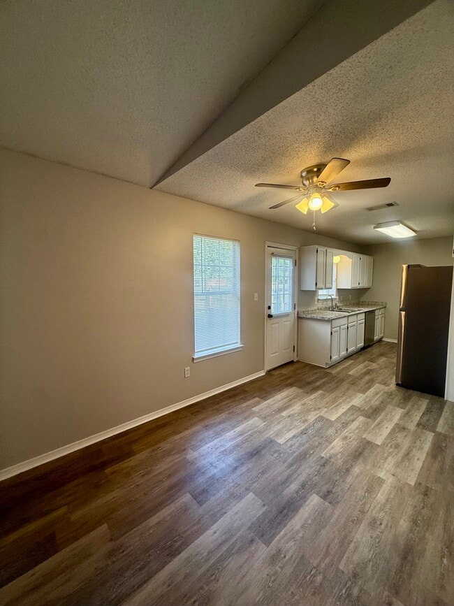 Building Photo - 13907 Rockinghorse Ln