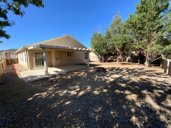 Building Photo - 3 Bedroom Single Story Home Available Near...