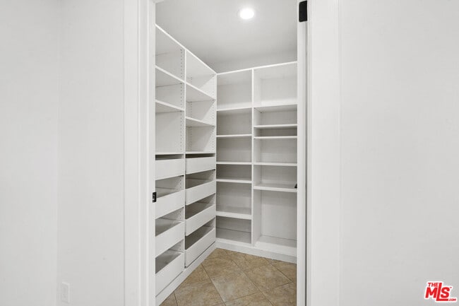 Building Photo - 914 Evergreen St