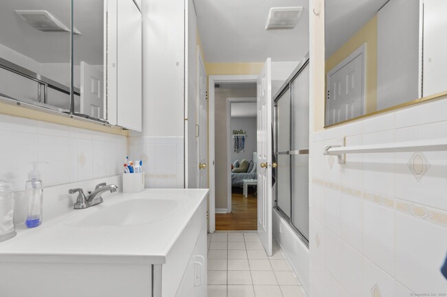 Building Photo - 373 Hoyt St