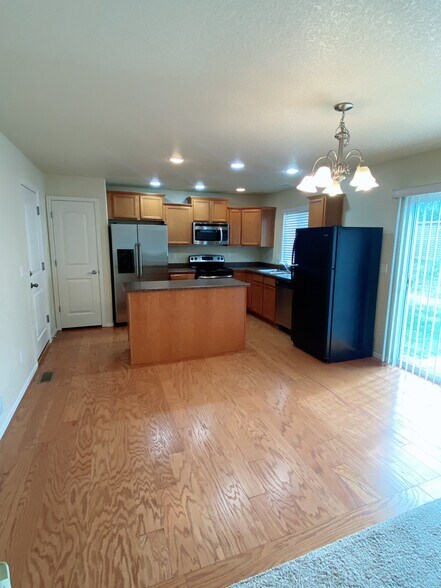 Building Photo - 2464 Sierra Springs Dr