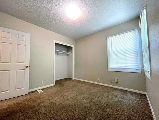 Building Photo - Nice 4 bedroom Home