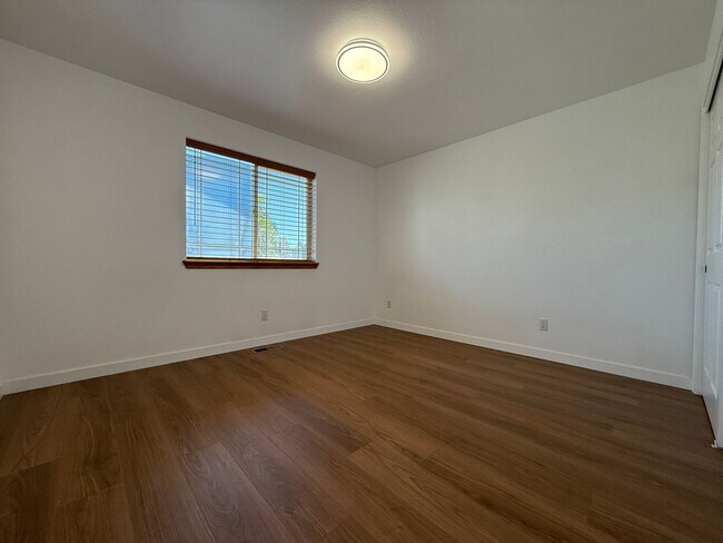 Building Photo - UPDATED BOYD ACRES HOME ON LARGER CORNER LOT!! MUST SEE!!