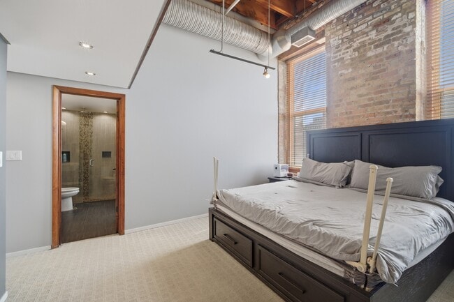 Building Photo - 417 S Jefferson St