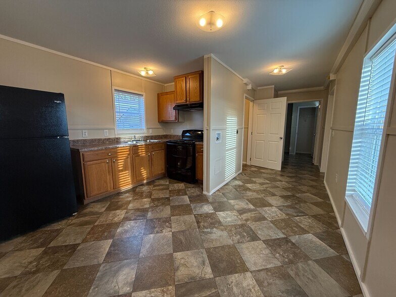 Building Photo - 709 N Collins Fwy