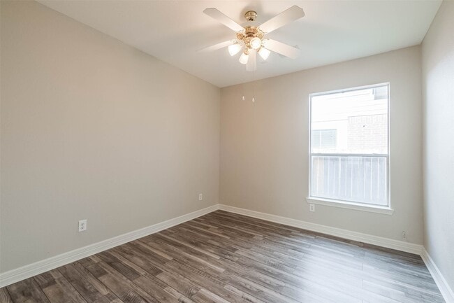 Building Photo - 5911 Brook Bend Dr