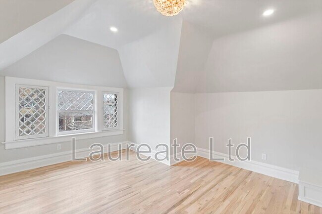 Building Photo - 1058 Pearl St