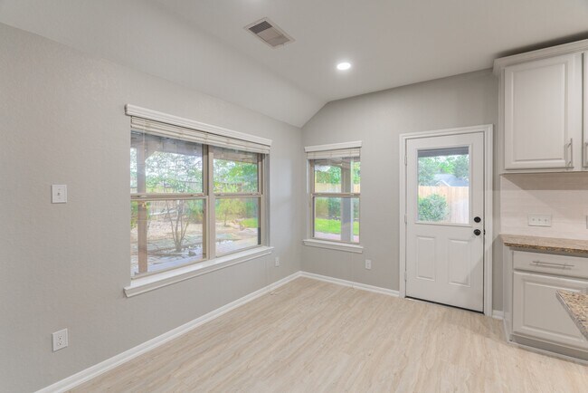 Building Photo - 24314 Hill Creek Falls
