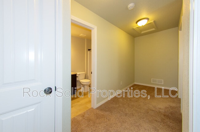 Building Photo - 1031 Old Town Ln