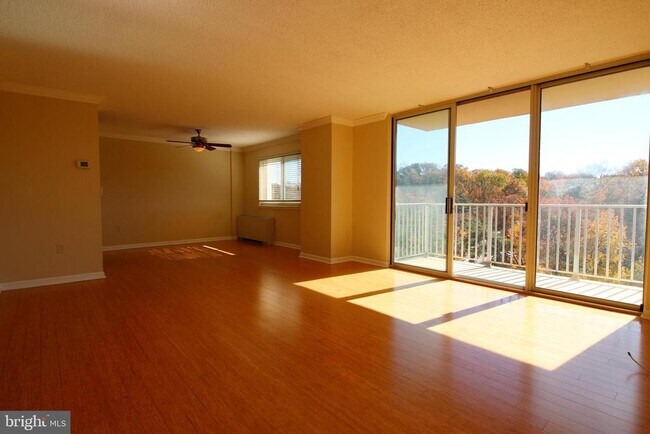 Building Photo - 1225 Martha Custis Dr