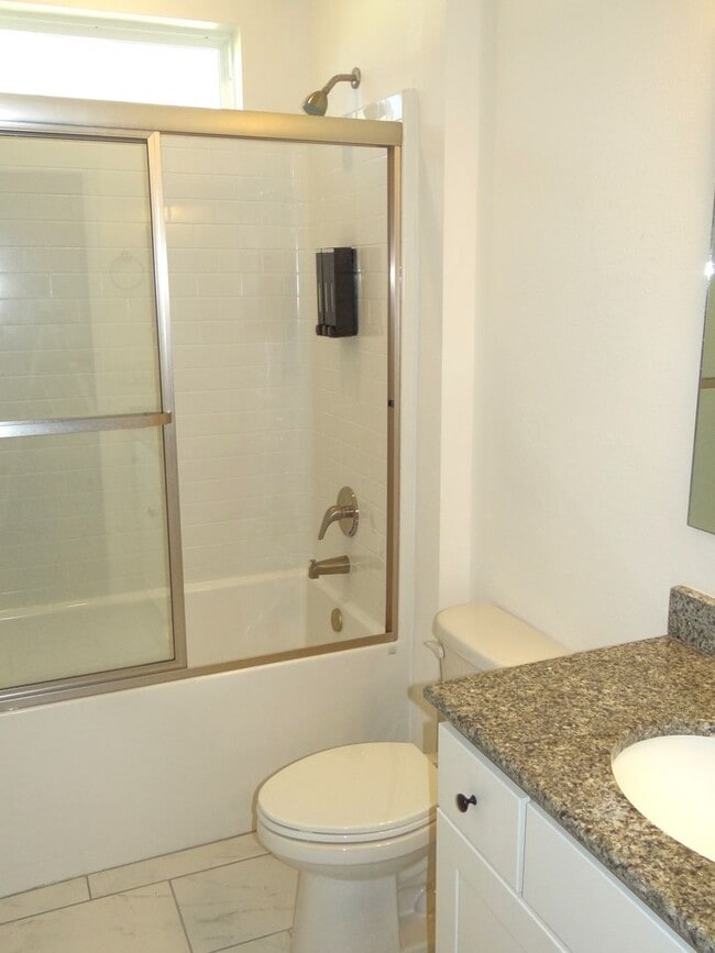 Building Photo - Spacious 4/3/3 home in Mirada