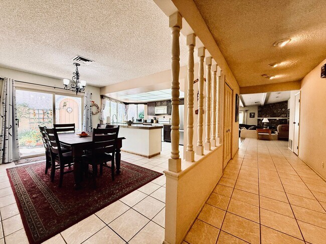 Building Photo - Available August 1st! Beautiful fully furnished single-story home located in the prestigious Span...