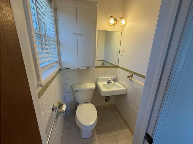 Building Photo - 2854 N Loxley Ave