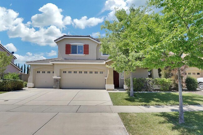 Building Photo - Beautiful 3 Bedroom Edgewater Home with Loft & 3-Car Garage
