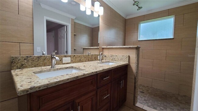 Building Photo - 1718 Cardinal Dr