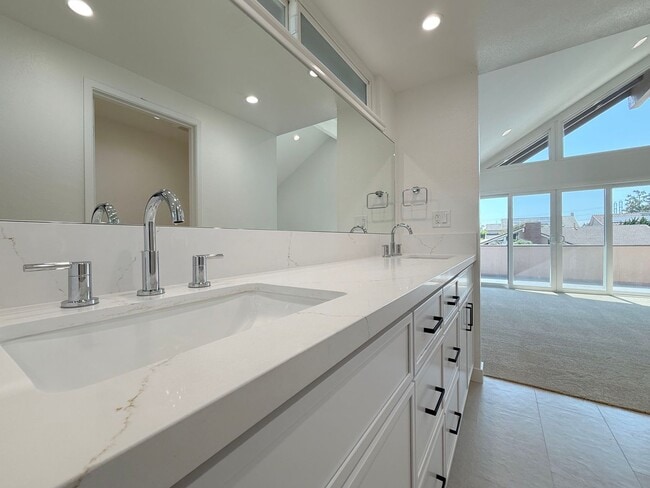 Building Photo - Greenbrook Estate Home