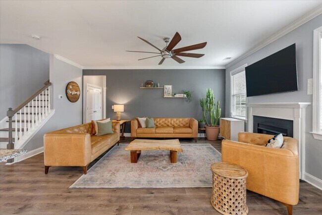 Building Photo - Show stopping 5 bed/3 bath rental in the h...