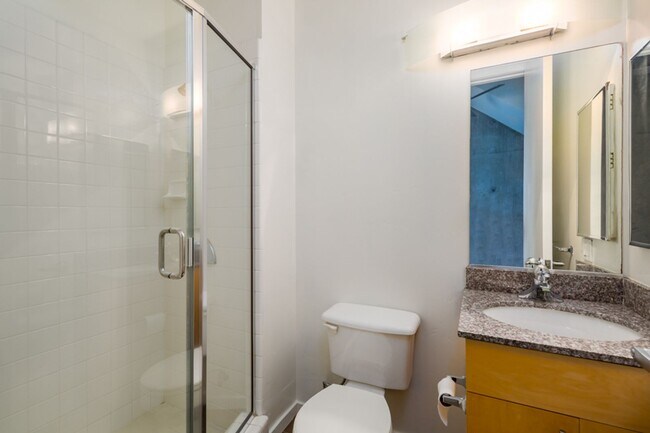 Building Photo - 2 bedroom 2 story East Village loft at Fah...