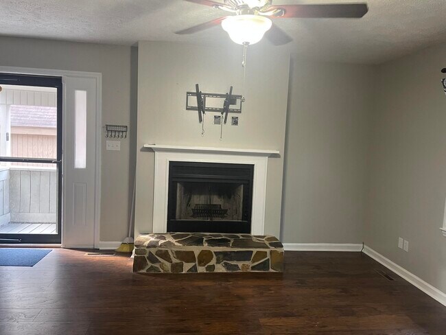 Building Photo - 12 Bluff Pointe Way