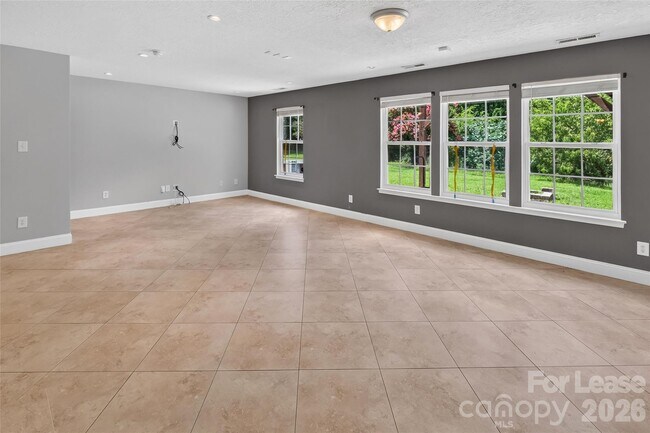 Building Photo - 10745 Glenluce Ave