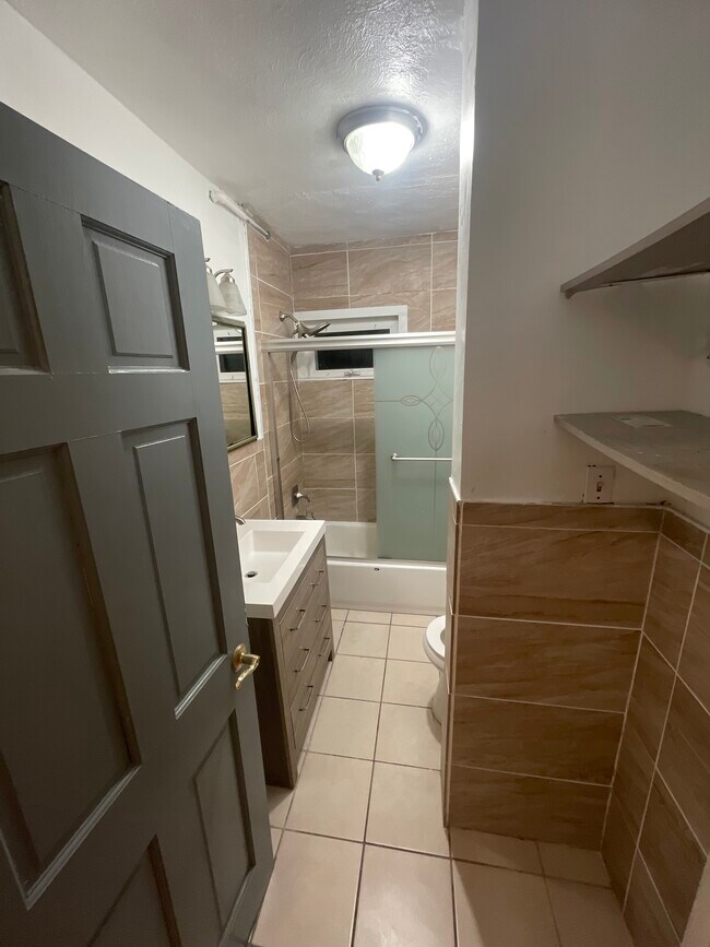 Building Photo - 27 Morris St